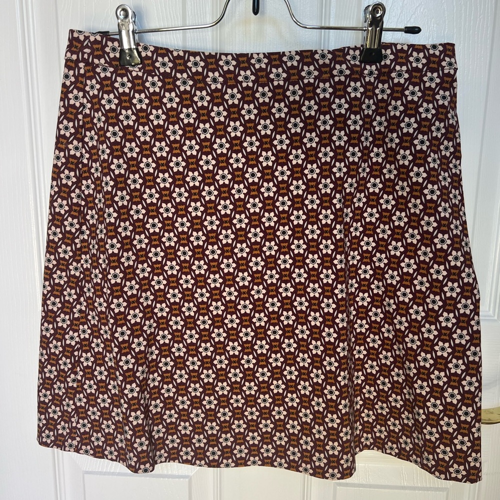 Margaret M Burgzndy and Brown and White Mini Skirt